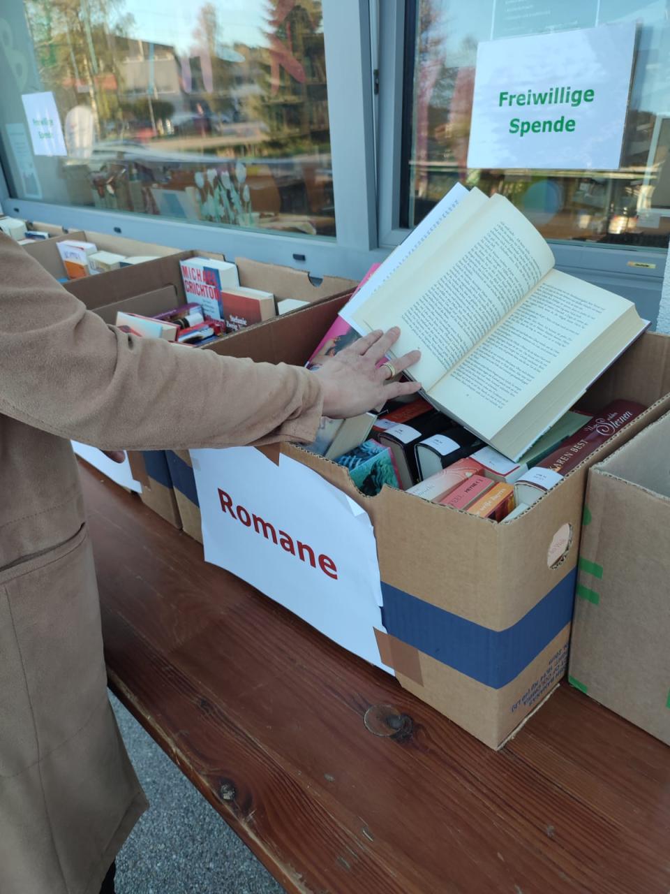 Bücher in kiste