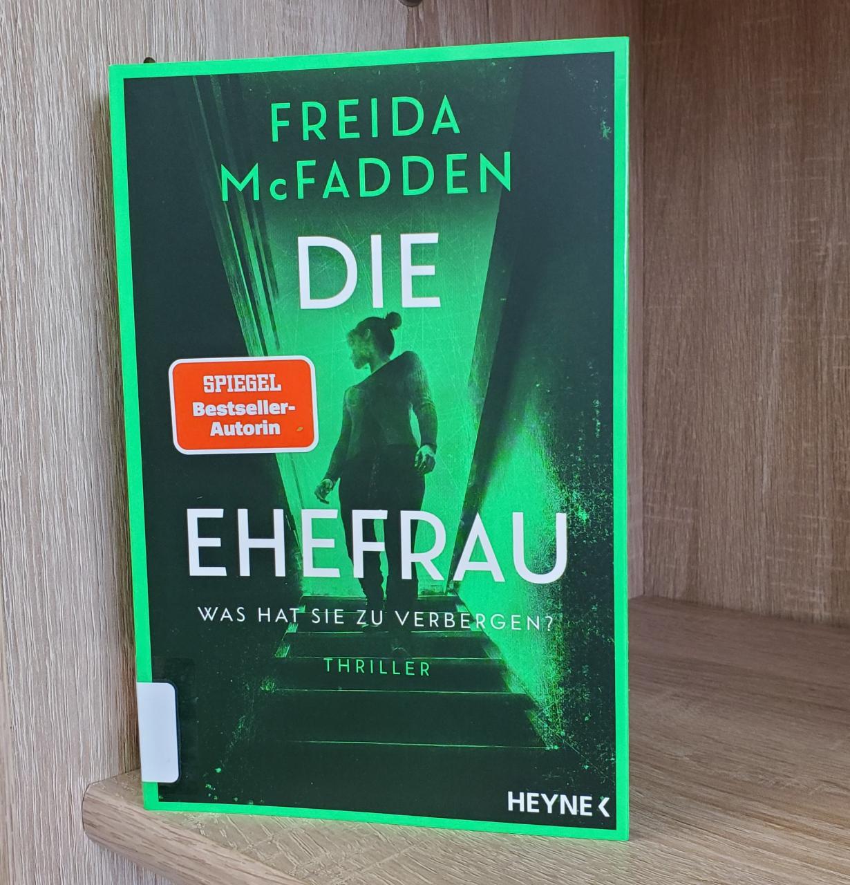 Buchcover grün mit Frau