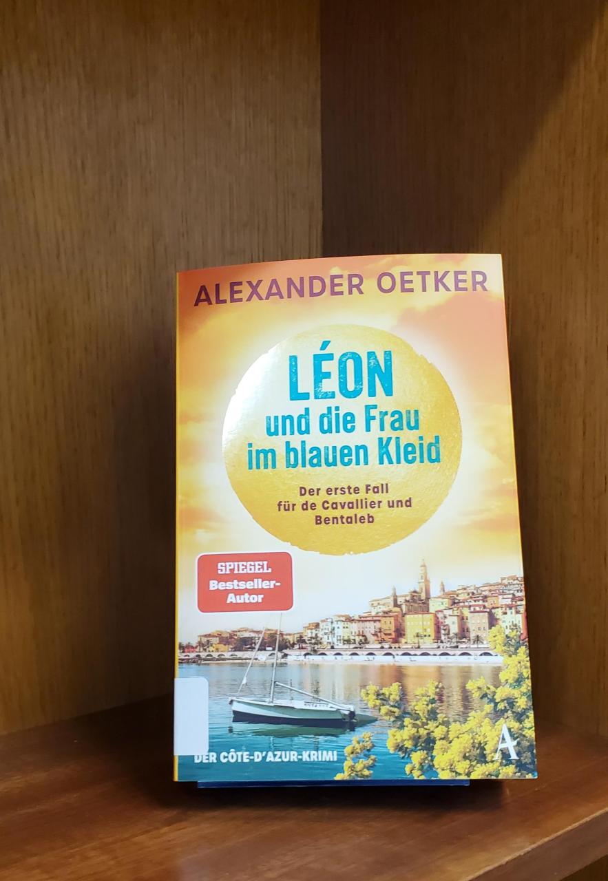 Buch im Regal