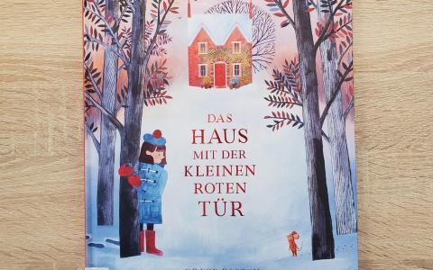 Buch mit Schnee und Mädchen am Cover